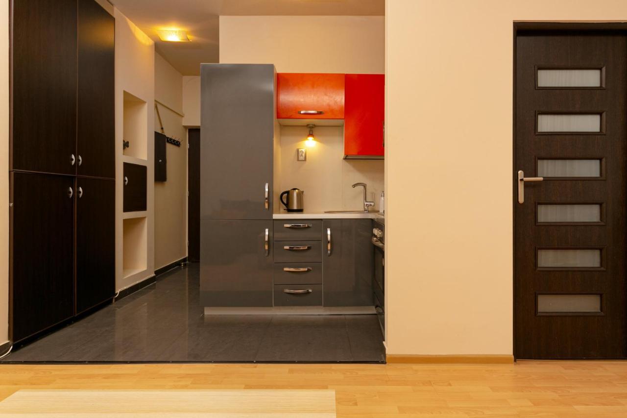 Wola Apartment With Balcony & Close To Metro By Noclegi Renters Varsovia Exterior foto